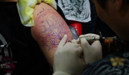 纹身痛苦视频在线观看,揭秘纹身过程中的真实感受