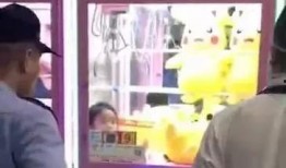 网友爆料夹娃娃视频,夹娃娃机背后的秘密，揭秘成功率真相！